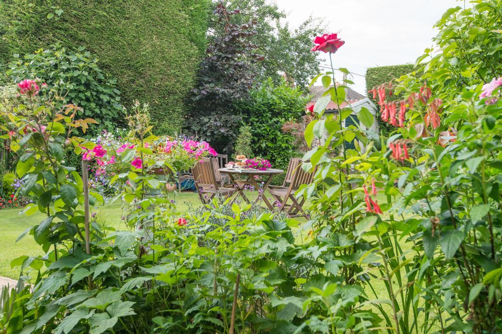 Crofters Guest House Уитни Экстерьер фото